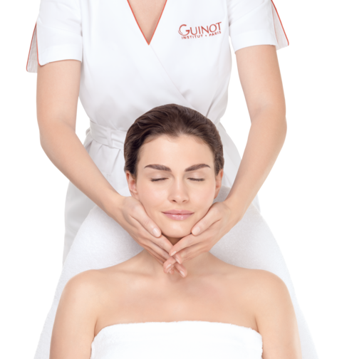 Guinot Hydradermie Behandlung zeigt wiede beiden Elektroden über das Gesicht geführt werden